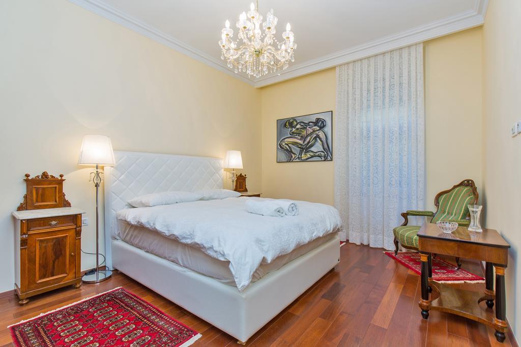 Luxury Seafront Apartment Banje Дубровник Екстериор снимка