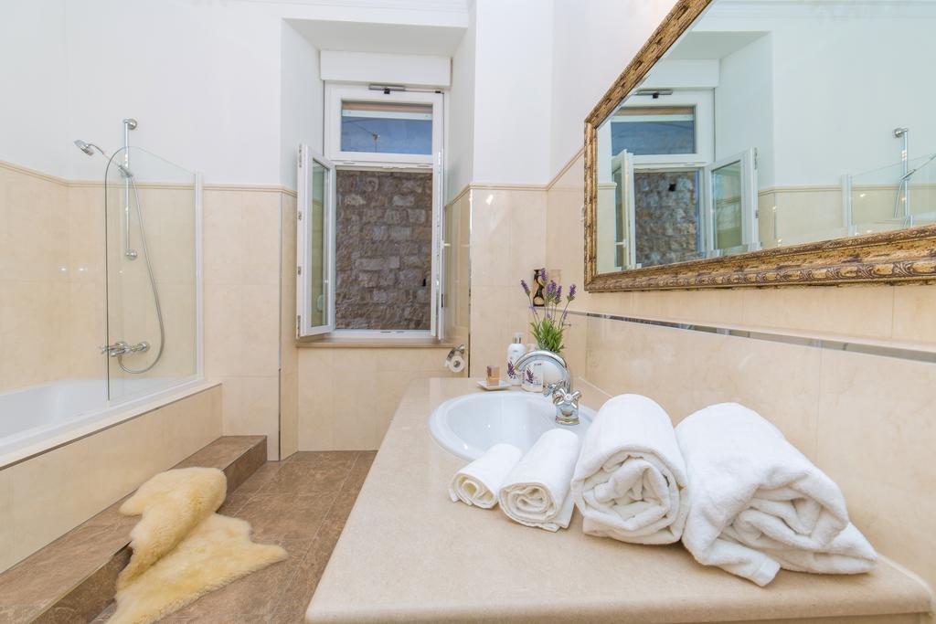 Luxury Seafront Apartment Banje Дубровник Екстериор снимка