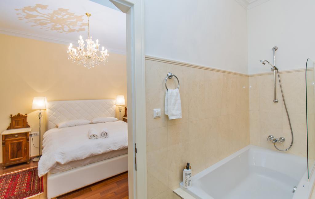 Luxury Seafront Apartment Banje Дубровник Екстериор снимка