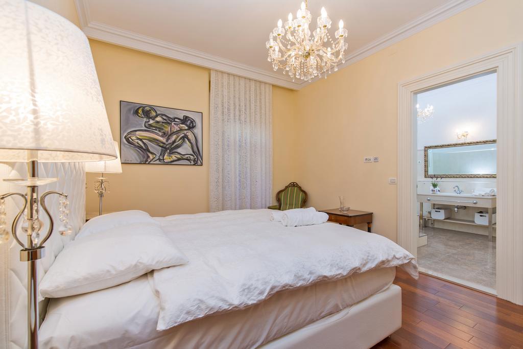Luxury Seafront Apartment Banje Дубровник Екстериор снимка