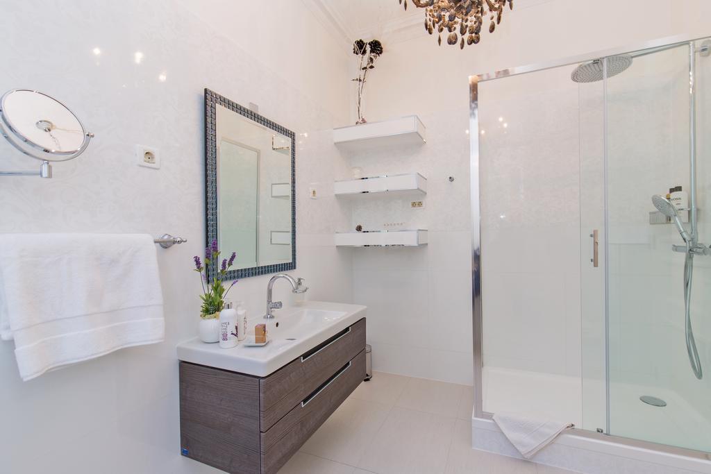 Luxury Seafront Apartment Banje Дубровник Екстериор снимка