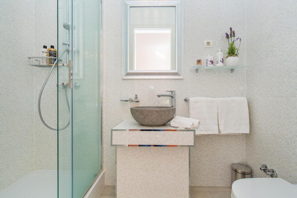 Luxury Seafront Apartment Banje Дубровник Екстериор снимка